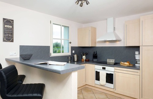 L'Aiguillon-sur-Vie Apartment | Beautiful apartment for 6 guests with WIFI, pool, TV, terrace, pets allowed and parking