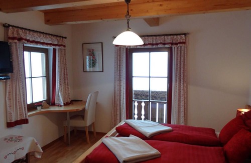 Grosskirchheim Villa | Beautiful apartment in villa for 2 guests with WIFI, TV, balcony, panoramic view and parking