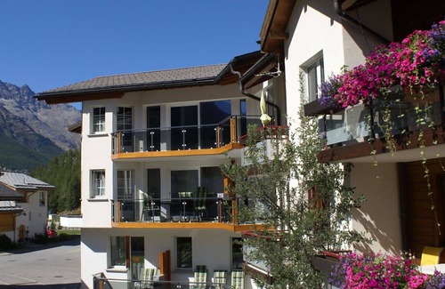 Saas Almagell Apartment | Beautiful apartment for 7 guests with WIFI, hot tub, TV and balcony