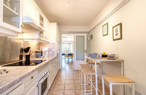 Boulouris-sur-Mer Apartment | Beautiful apartment for 6 people with A/C, WIFI, TV and balcony
