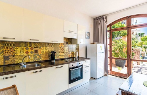 Finale Ligure Apartment | Beautiful apartment for 5 guests with A/C, WIFI, TV, patio and parking