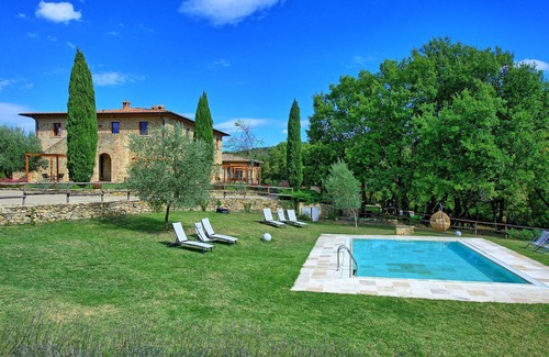 Simignano Apartment | Beautiful apartment for 3 people with pool, WIFI, TV and pets allowed