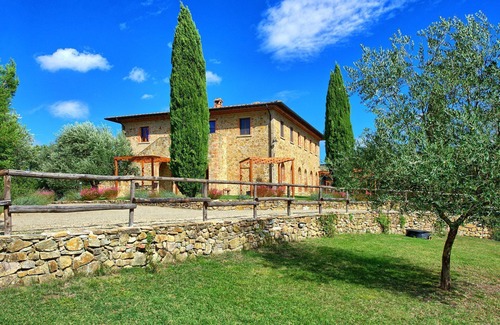 Simignano Apartment | Beautiful apartment for 3 people with pool, WIFI, TV and pets allowed