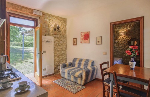 Monteriggioni Villa | Beautiful apartment in villa for 3 people with pool, WIFI, TV, patio and pets allowed