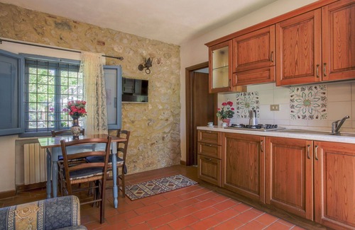 Monteriggioni Villa | Beautiful apartment in villa for 3 people with pool, WIFI, TV, patio and pets allowed