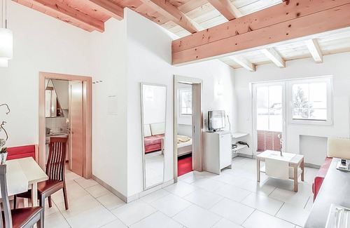 Runhof Apartment | Beautiful apartment for 4 guests with WIFI, TV, balcony, pets allowed and parking