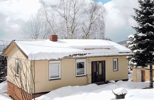 Steinbach-Hallenberg House | Beautiful apartment in villa for 4 guests with WIFI, TV and patio