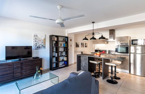L'Ile-Rousse Apartment | Beautiful apartment for 5 guests with A/C, WIFI, TV, terrace, pets allowed and panoramic view