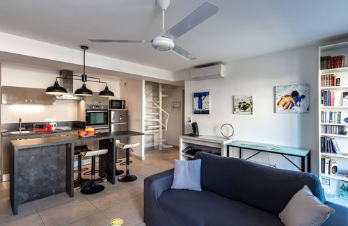 L'Ile-Rousse Apartment | Beautiful apartment for 5 guests with A/C, WIFI, TV, terrace, pets allowed and panoramic view