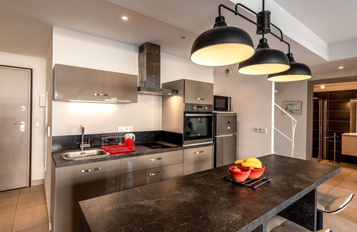 L'Ile-Rousse Apartment | Beautiful apartment for 5 guests with A/C, WIFI, TV, terrace, pets allowed and panoramic view