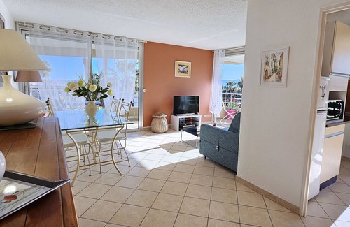 Saint-Raphael Apartment | BEAUTIFUL APARTMENT BY THE SEA WITH SEA VIEW, WIFI, PARKING, SWIMMING POOL