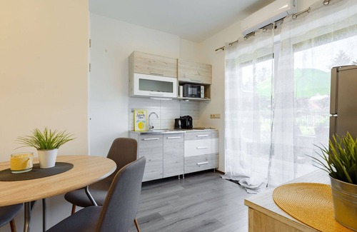Balatonfoldvar Apartment | Beautiful apartment for 4 people with pool, WIFI, A/C, TV, terrace and parking