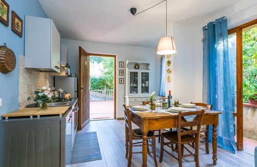 Montescudaio Apartment | Beautiful apartment for 4 guests with WIFI, A/C, pool, TV, patio and pets allowed
