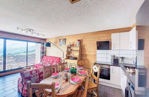 La Toussuire Apartment | Beautiful apartment for 6 people with WIFI, TV, balcony and parking