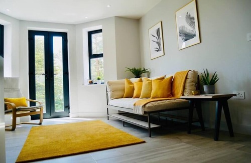 Westbourne Apartment | ⭐ Beautiful Apartment Near the BEACH +Netflix