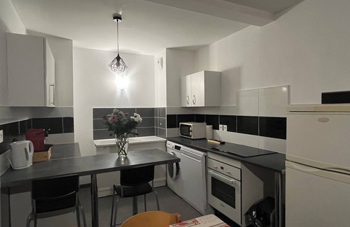 Faubourg-Raines Apartment | Beautiful apartment 4 people Cité gastronomique
