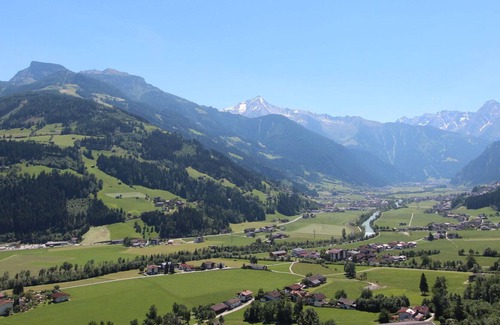 Aschau Im Zillertal Apartment | Beautiful apartment for 8 guests with WIFI, TV, balcony and parking