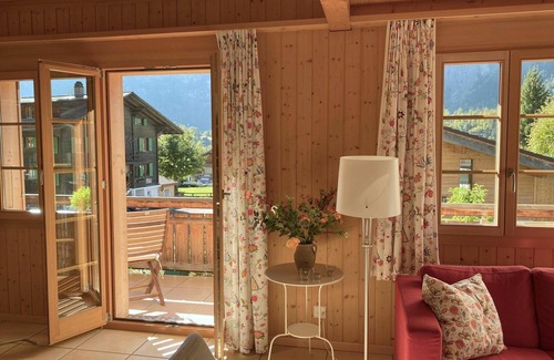 Kandersteg Apartment | Beautiful apartment for 4 people with WIFI, TV, balcony, panoramic view and parking