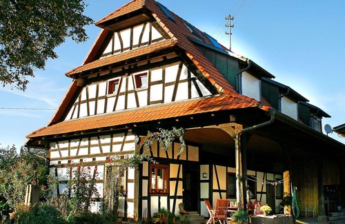 Neuried Villa | Beautiful apartment in villa for 4 people with WIFI, TV, patio and parking