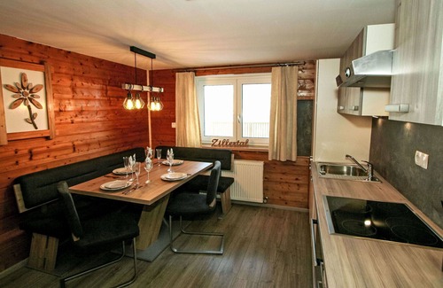 Aschau Im Zillertal Apartment | Beautiful apartment for 5 guests with WIFI, TV, terrace and parking