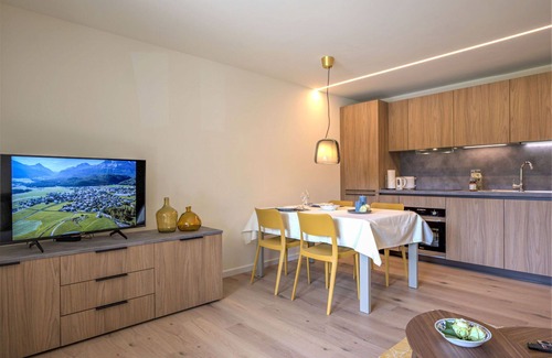Celerina-Schlarigna Apartment | Beautiful apartment for 2 people with WIFI, TV, balcony, pets allowed, panoramic view and parking