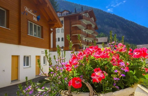 Leukerbad Apartment | Beautiful apartment for 7 guests with WIFI, hot tub, TV, balcony and parking