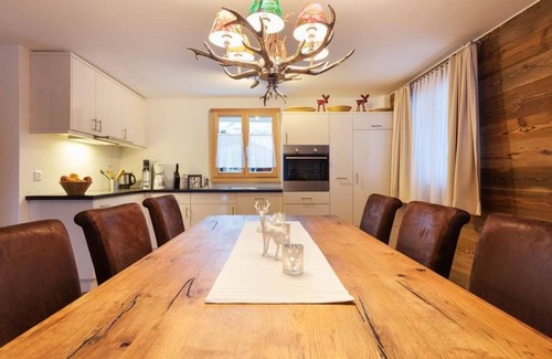 Saas-Fee Apartment | Beautiful apartment for 6 guests with WIFI, TV, balcony and pets allowed