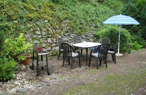 Immerath Apartment | Beautiful apartment for 7 guests with WIFI, TV, terrace and pets allowed