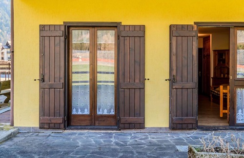 Pinzolo Apartment | Beautiful apartment for 8 guests with TV, panoramic view and parking