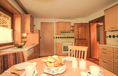 Zellberg Apartment | Beautiful apartment for 4 guests with WIFI, TV, terrace, pets allowed and parking