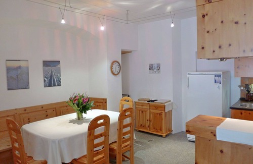 Celerina-Schlarigna Apartment | Beautiful apartment for 4 people with WIFI, TV, balcony, pets allowed and parking