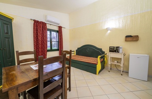 Arborea Apartment | Beautiful apartment for 4 people with WIFI, pool, A/C, TV, pets allowed and parking