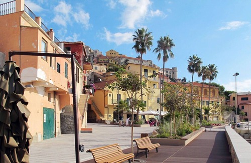 Costa dʼOneglia Apartment | Beautiful apartment for 6 people with WIFI, A/C, TV, patio, pets allowed, panoramic view and par...