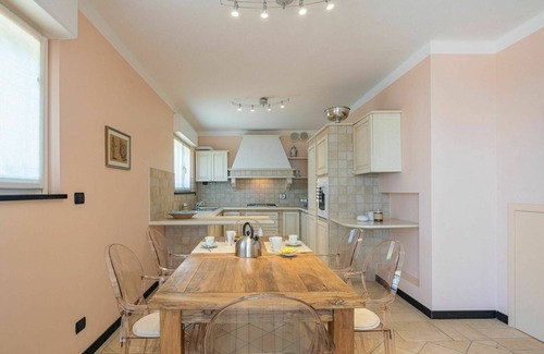 Rapallo Apartment | Beautiful apartment for 4 people with A/C, pool, TV, patio and parking
