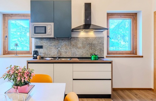 Verceia Apartment | Beautiful apartment for 6 people with WIFI, A/C, TV, terrace and parking