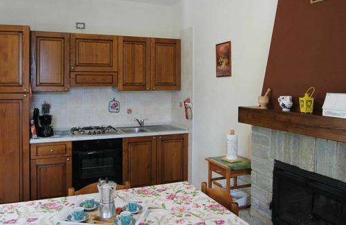 Cremia Apartment | Beautiful apartment for 4 people with TV and balcony