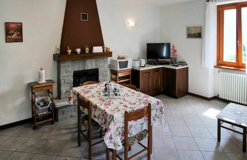 Cremia Apartment | Beautiful apartment for 4 people with TV and balcony