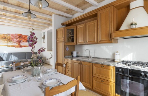 Erli Apartment | Beautiful apartment for 6 people with WIFI, TV, terrace, pets allowed and parking