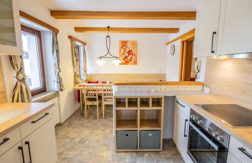 Axams Apartment | Beautiful apartment for 7 guests with WIFI, TV, balcony, pets allowed and panoramic view
