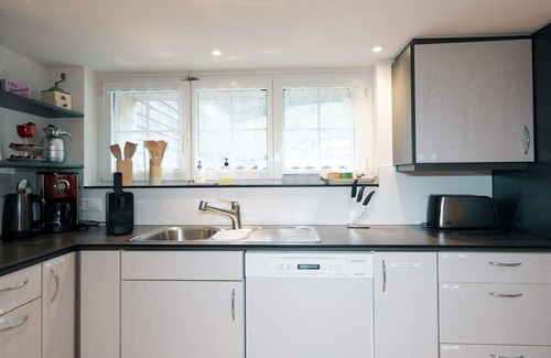 Amden Apartment | Beautiful apartment for 8 guests with WIFI, A/C, TV, balcony, pets allowed and parking