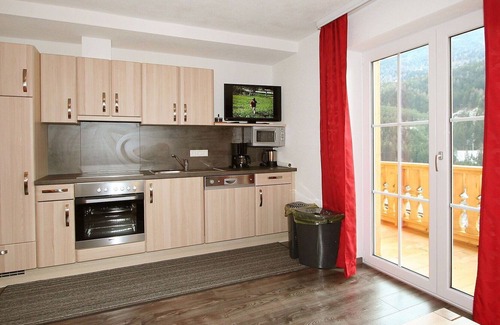 Pians Apartment | Beautiful apartment for 8 guests with WIFI, TV, balcony and parking