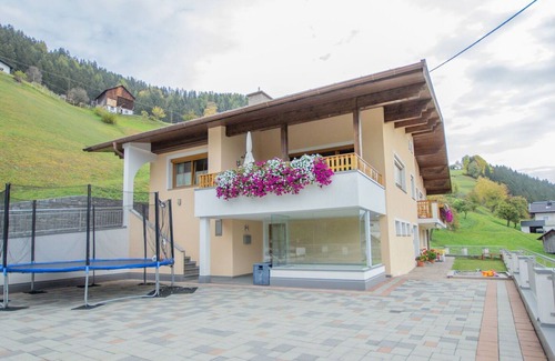 Landeck Apartment | Beautiful apartment for 3 guests with WIFI, TV and parking
