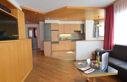 Saas-Fee Apartment | Beautiful apartment for 5 people with WIFI, TV and balcony