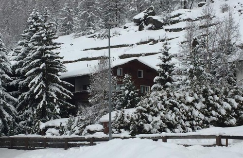 Saas Grund Apartment | Beautiful apartment for 2 people with WIFI, TV, balcony and pets allowed