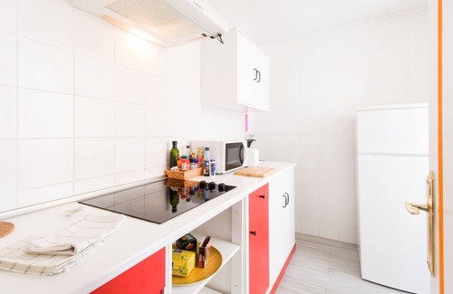 Carretera de Cadiz Apartment | Beautiful apartment for 2, beach, restaurants, shops 1 step away,
