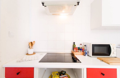 Carretera de Cadiz Apartment | Beautiful apartment for 2, beach, restaurants, shops 1 step away,