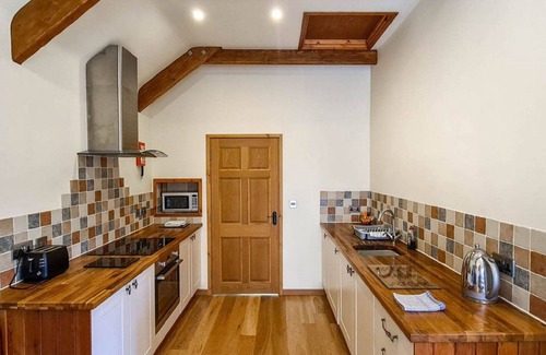 Fivelanes Apartment | Beautiful apartment for 2 guests with hot tub, WIFI, TV, patio, pets allowed and parking