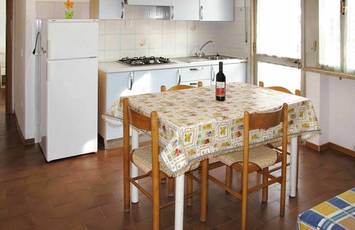 Marina di Cecina Apartment | Beautiful apartment for 6 people with pool, A/C, WIFI, TV, patio, pets allowed and parking