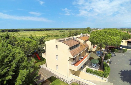 Marina di Cecina Apartment | Beautiful apartment for 6 people with pool, A/C, WIFI, TV, patio, pets allowed and parking