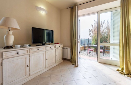 Fubine Apartment | Beautiful apartment for 4 people with pool, WIFI, TV, terrace, pets allowed and parking